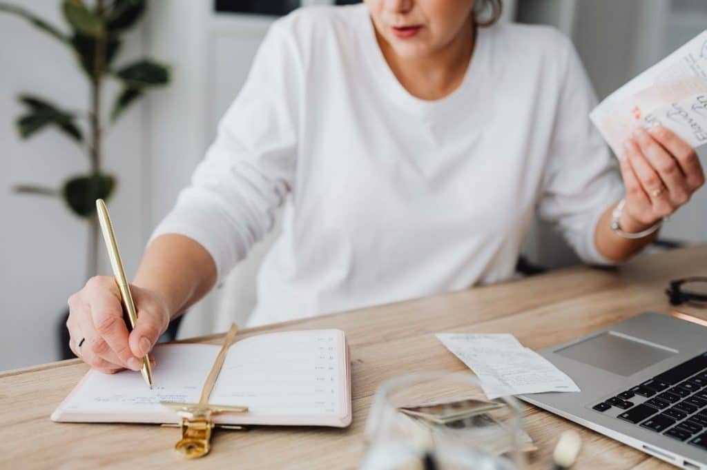 VIC owners corporation manager complaint response timeframe disputed invoice debt collection