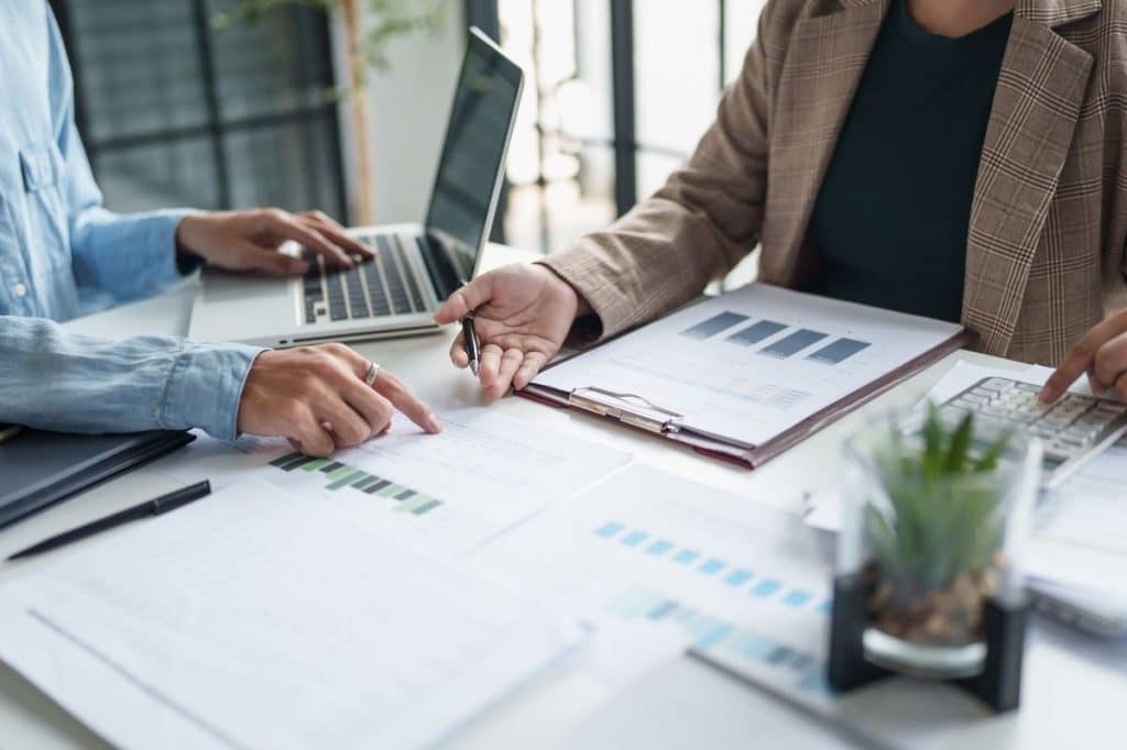 _can committee member share strata financial information with spouse qld