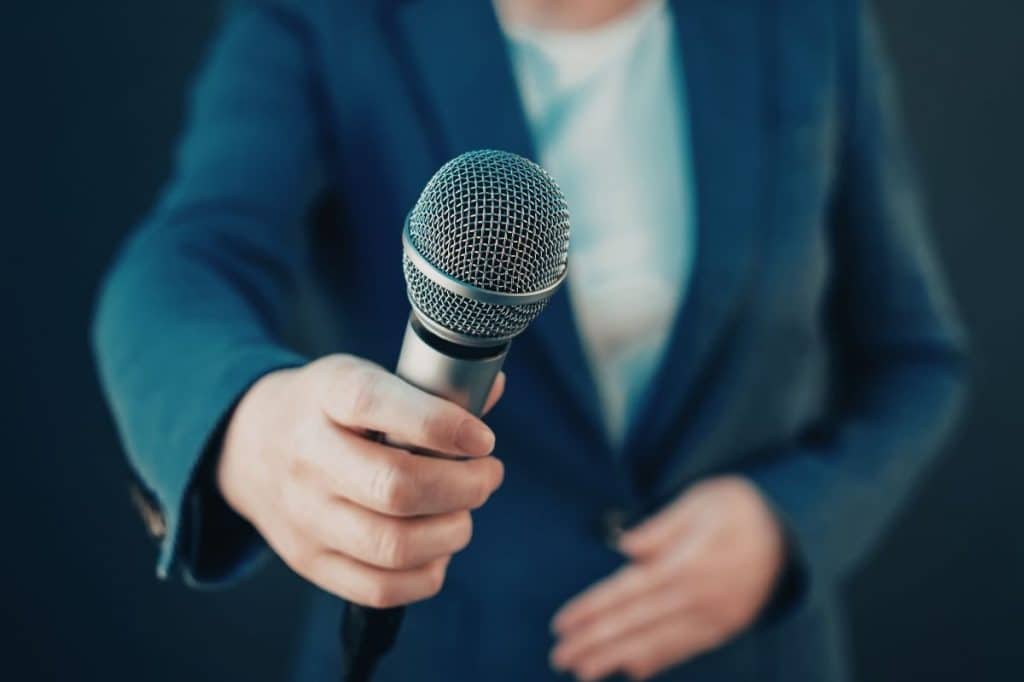 can owners vote to allow someone to speak at a body corporate agm qld