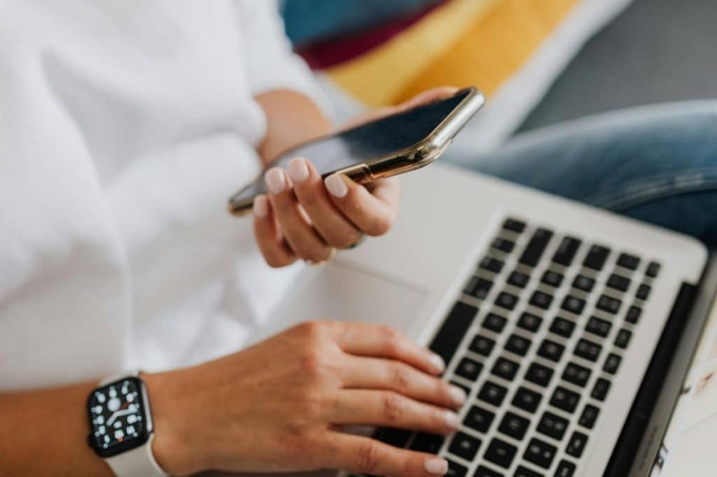 can strata committee delete emails and records wa legal requirements