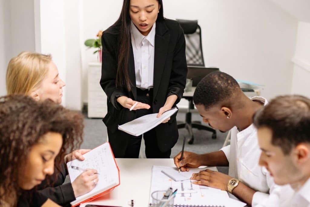 can strata committee identify owners in meeting minutes nsw